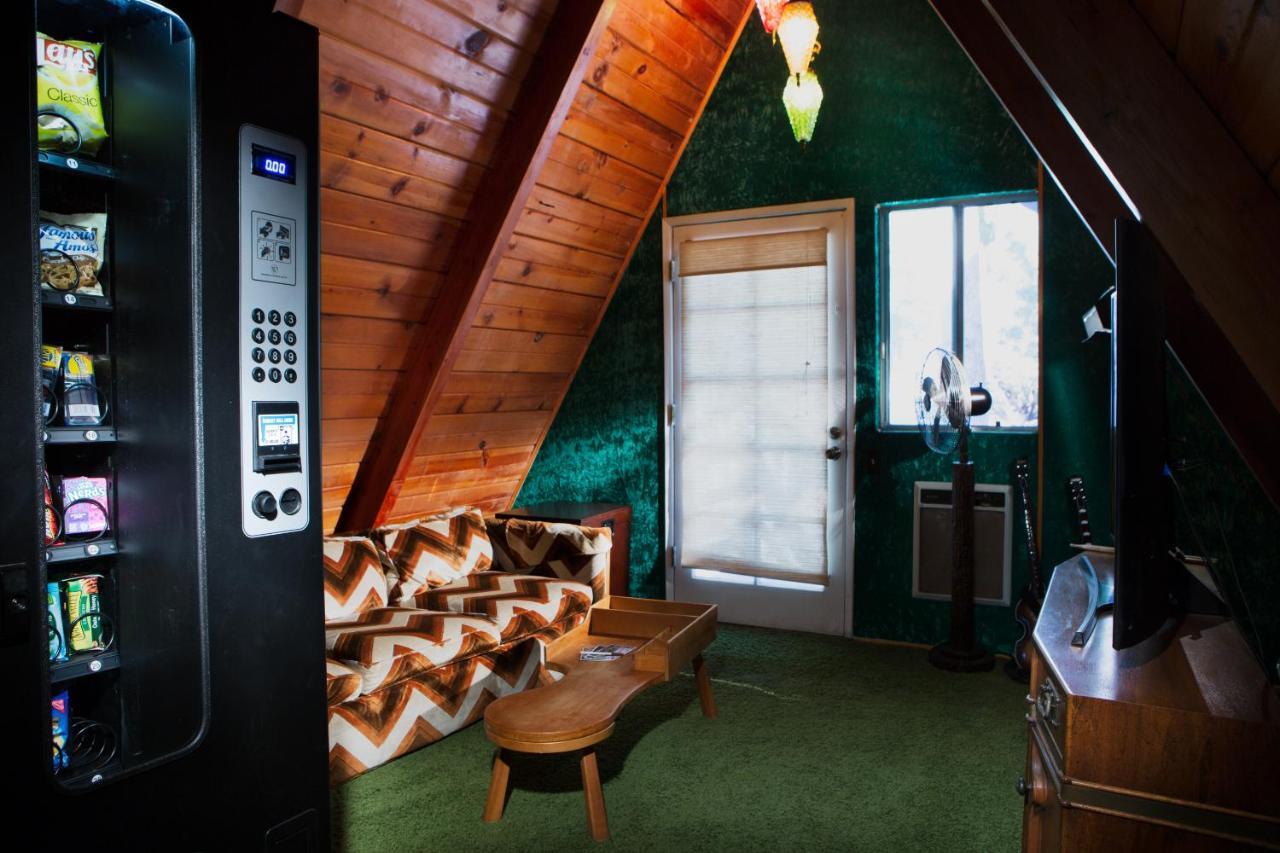 Hicksville Pines Chalets & Motel アイディルワイルド エクステリア 写真