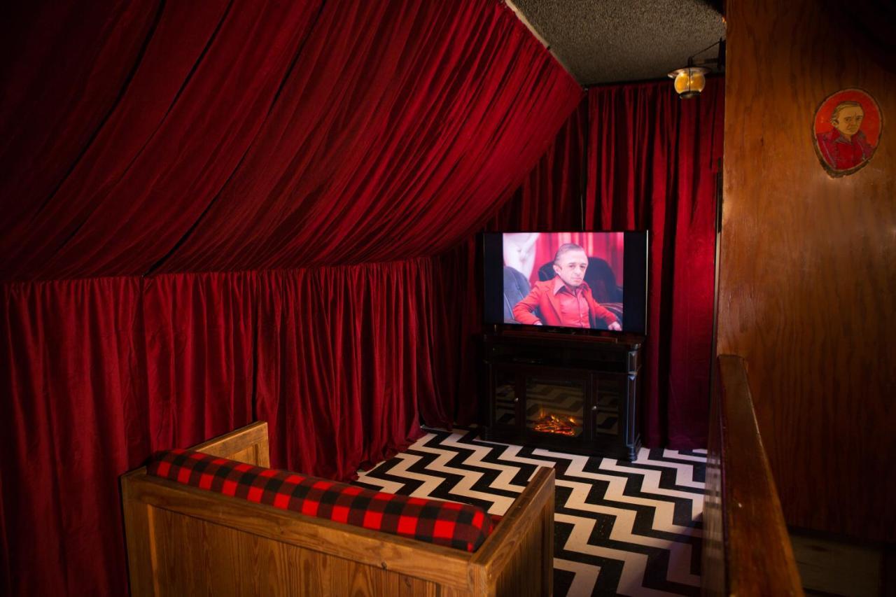 Hicksville Pines Chalets & Motel アイディルワイルド エクステリア 写真