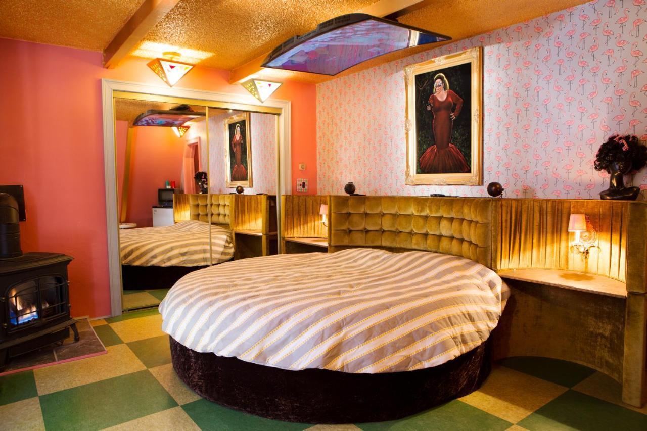 Hicksville Pines Chalets & Motel アイディルワイルド エクステリア 写真