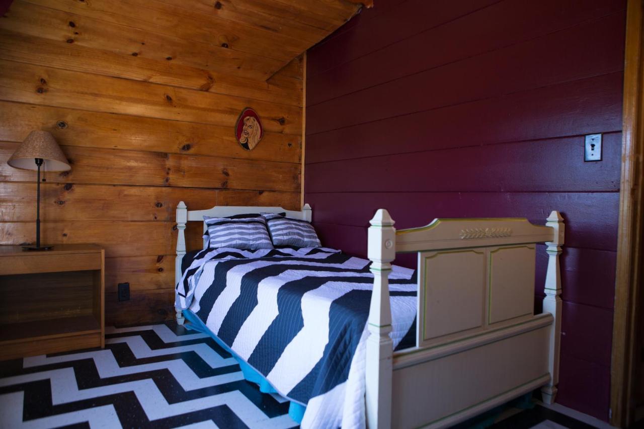 Hicksville Pines Chalets & Motel アイディルワイルド エクステリア 写真